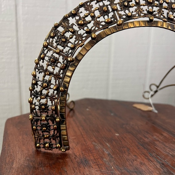 Brass metal crown
Handmade from Madrid Spain - Picture 4 of 8